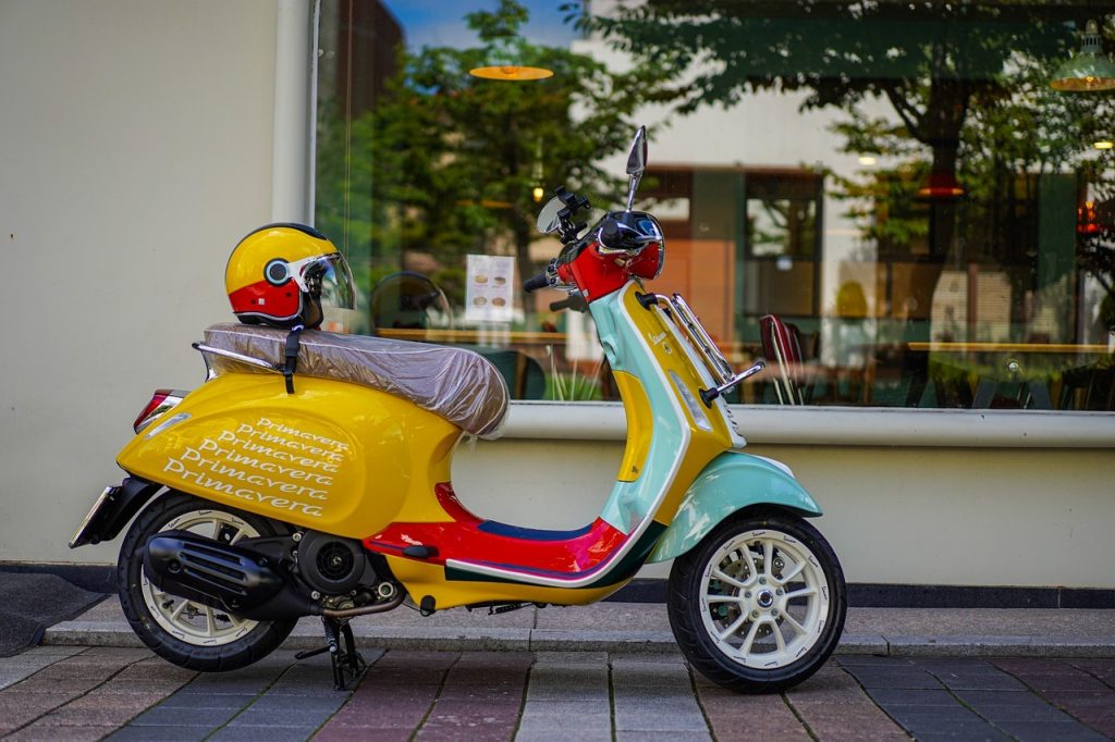 Pourquoi choisir un scooter 50cc pour se déplacer en ville?