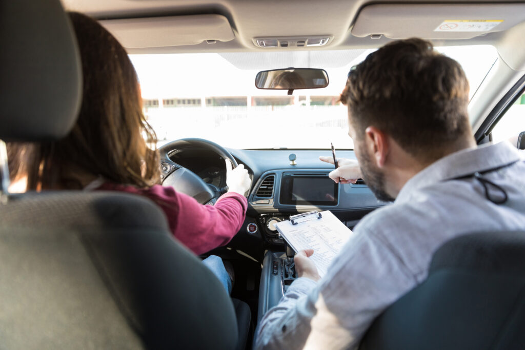 Comment se préparer efficacement pour un permis de conduire accéléré ?